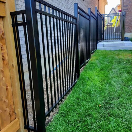 aluminum fence vs wood fence